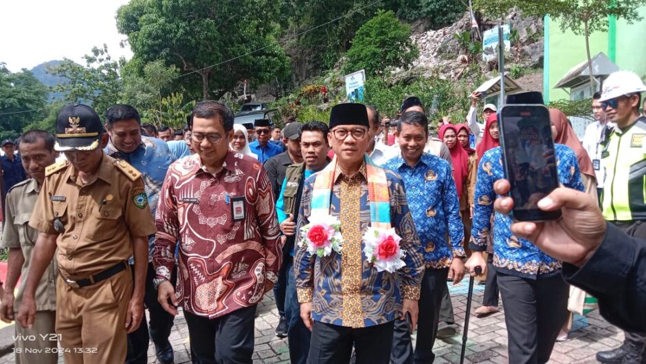Menteri Desa Yandri Susanto Apresiasi Potensi Desa Tukamasea, Dorong Pemanfaatan Sumber Daya Lokal