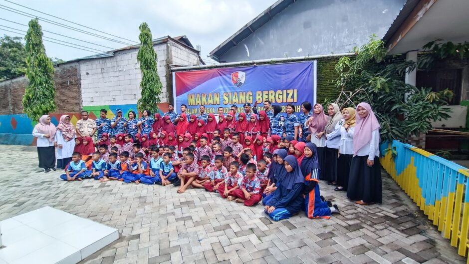 TNI AU Bersama Pemerintah Gelar Uji Coba Program Makan Siang Bergizi Gratis di Maros