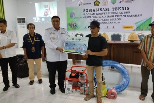 Bupati Maros Serahkan 250 Mesin Pompa Air Berbasis Gas untuk Petani