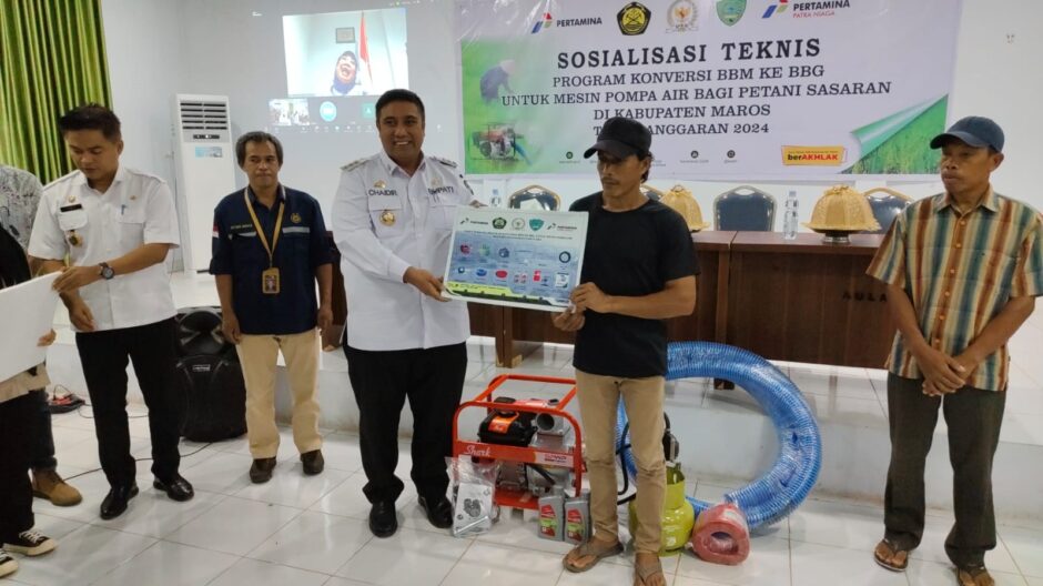 Bupati Maros Serahkan 250 Mesin Pompa Air Berbasis Gas untuk Petani