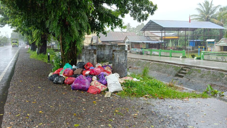 Pemandangan Kumuh di Maros, Petugas Kebersihan Jelaskan Penyebab Sampah Berserakan