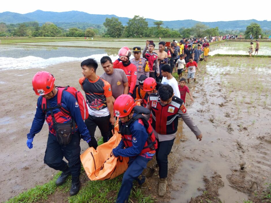 SAR gabungan Temukan Jasad Wisatawan Yang Terseret Air Bah di Maros