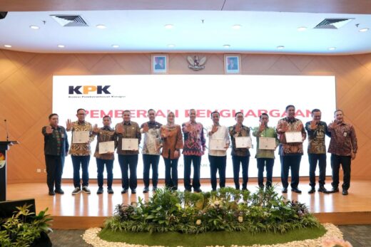 Bupati Chaidir Syam Terima Penghargaan KPK untuk Pemerintah Kabupaten Maros