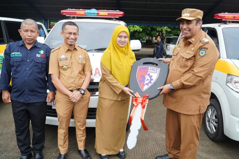 Pemkab Maros Serahkan 11 Ambulans untuk Tingkatkan Layanan Kesehatan