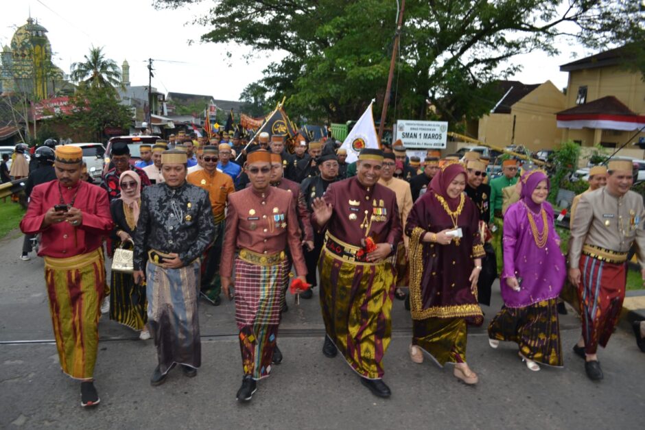 Ribuan Warga Tumpah Ruah di Kirab Budaya Maros, Warnai HUT ke-66 dengan Semangat Tradisi