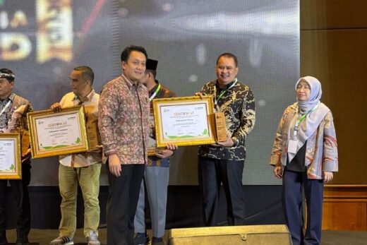 Wabup Maros Terima Penghargaan Nasional Atas Penerapan EFT Responsif Gender