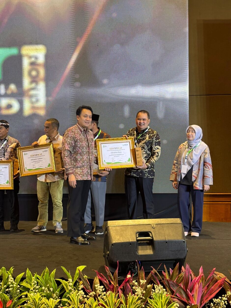 Wabup Maros Terima Penghargaan Nasional Atas Penerapan EFT Responsif Gender