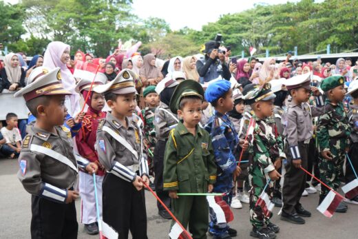 169 Grup Meriahkan Gerak Jalan Kreasi HUT ke-80 RI di Maros