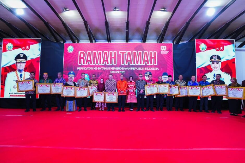 Maros Borong Tiga Penghargaan dari Pemprov Sulsel di Momen HUT RI ke-80