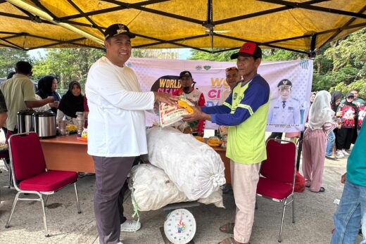 Tukar Sampah Dapat Sembako, Pemkab Maros Rayakan World Clean Up Day di Pasar Tramo