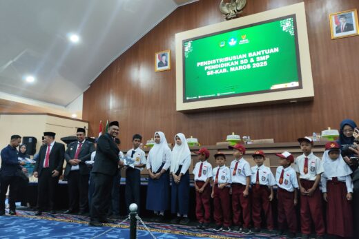 Baznas Maros Kawal Program Anti Kemiskinan, Ribuan Siswa Terima Bantuan