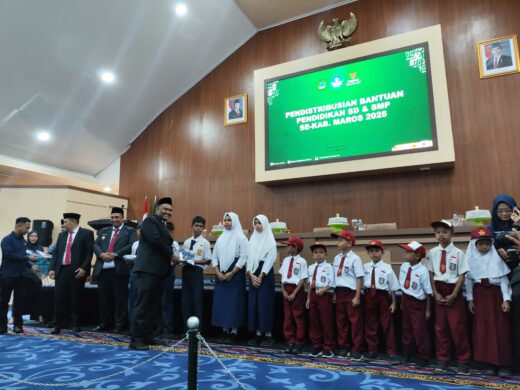 Baznas Maros Kawal Program Anti Kemiskinan, Ribuan Siswa Terima Bantuan