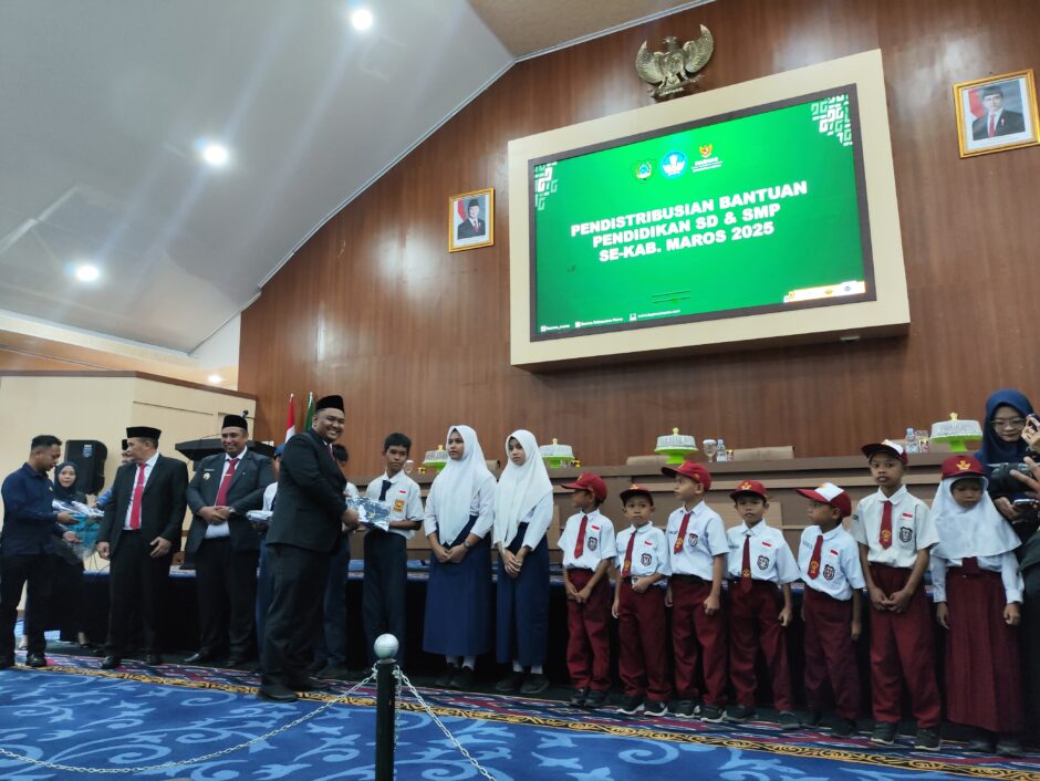 Baznas Maros Kawal Program Anti Kemiskinan, Ribuan Siswa Terima Bantuan