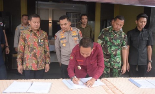 Kolaborasi Lawan Narkoba, Pemkab Maros Hadiri Pemusnahan Barbuk di Polres