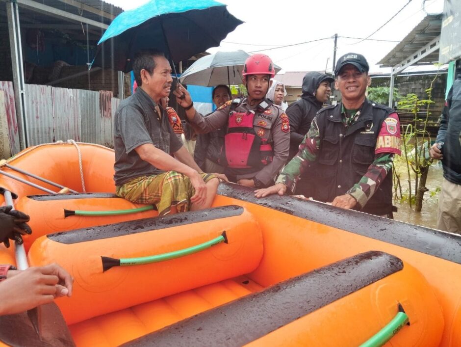 Ratusan Rumah di Moncongloe Terendam Banjir, Warga Lansia Dievakuasi