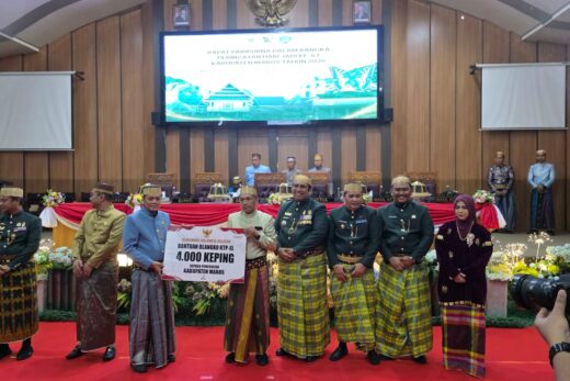 HUT Maros, Gubernur Sulsel Serahkan Bantuan Infrastruktur hingga UMKM